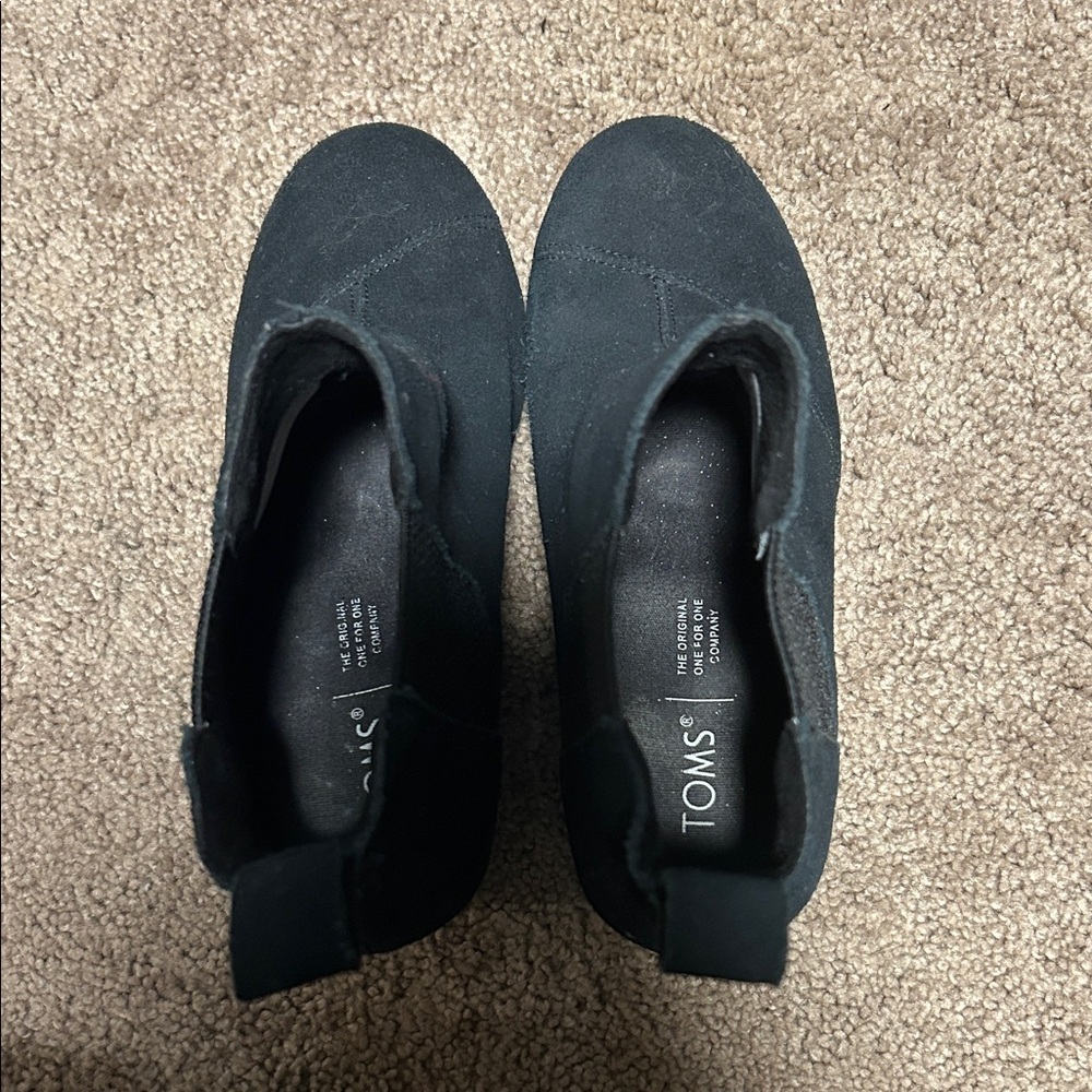 Tom’s wedge boots size 6